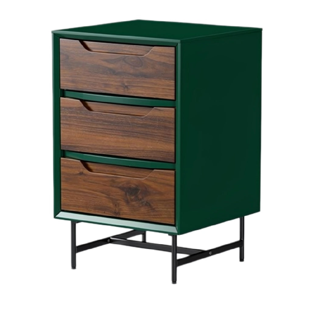 Moderne groene ladekast met drie lades en houten fronten